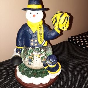 U of M Snow Globe
